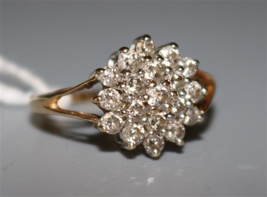 18ct gold and diamond cluster ring